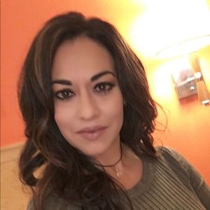 Meet your Posher, Estela